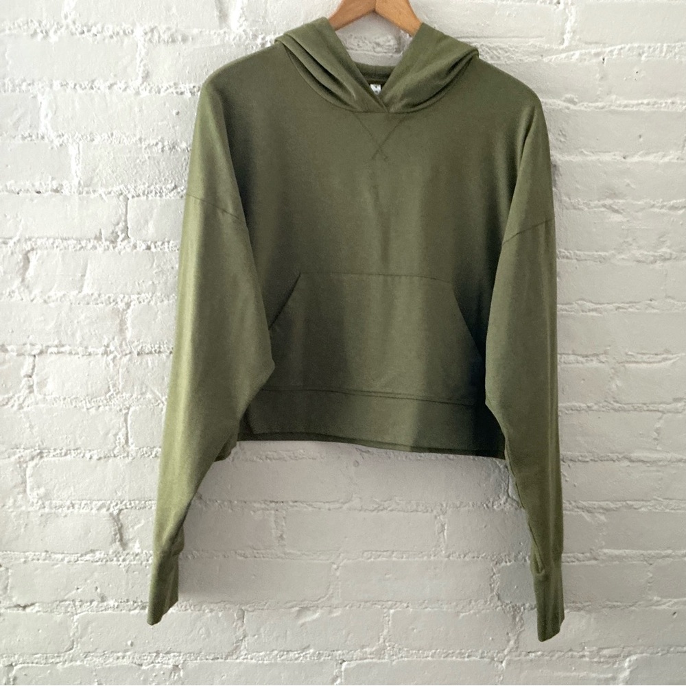 Fabletics Cropped Hoodie Size M Green Cloud Jersey Athleisure Moisture Wicking